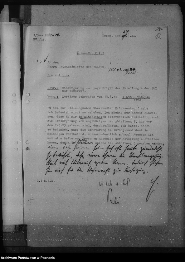 Obraz 16 z jednostki "Anwendung der Polenstrafrechts - Verordnung. Einbürgerung der Angehörigen der Abteilung IV der Deutschen Volksliste auf Widerruf. Anerkennung als privilegierte Schutzangehörige."