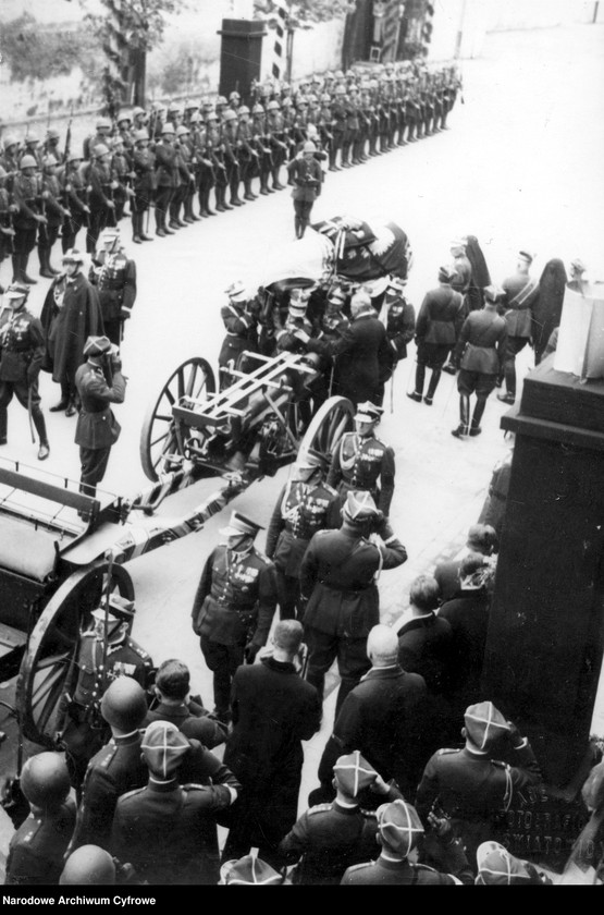 image.from.unit.number "Uroczystości pogrzebowe Józefa Piłsudskiego w Krakowie"