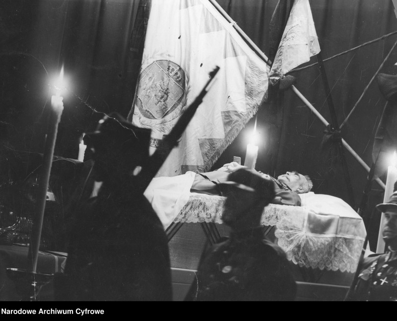 image.from.unit.number "Uroczystości pogrzebowe marszałka Polski Józefa Piłsudskiego w Warszawie"