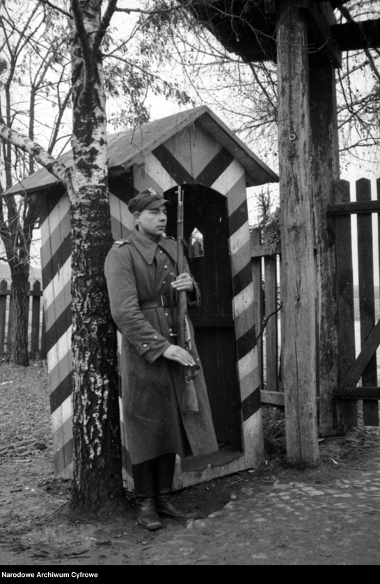 image.from.unit.number "Życie żołnierzy Ludowego Wojska Polskiego [LWP] w koszarach"