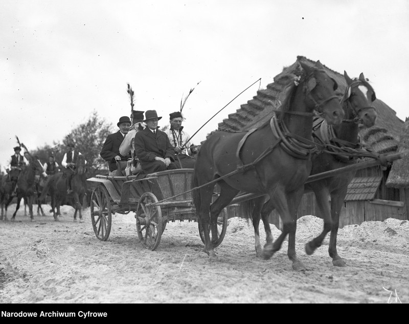 image.from.unit.number "Uroczystość ofiarowania premierowi Waleremu Sławkowi zagrody w Racławicach, województwo kieleckie"