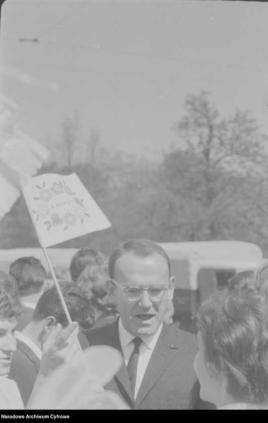 image.from.unit.number "Pochód pierwszomajowy w Warszawie"