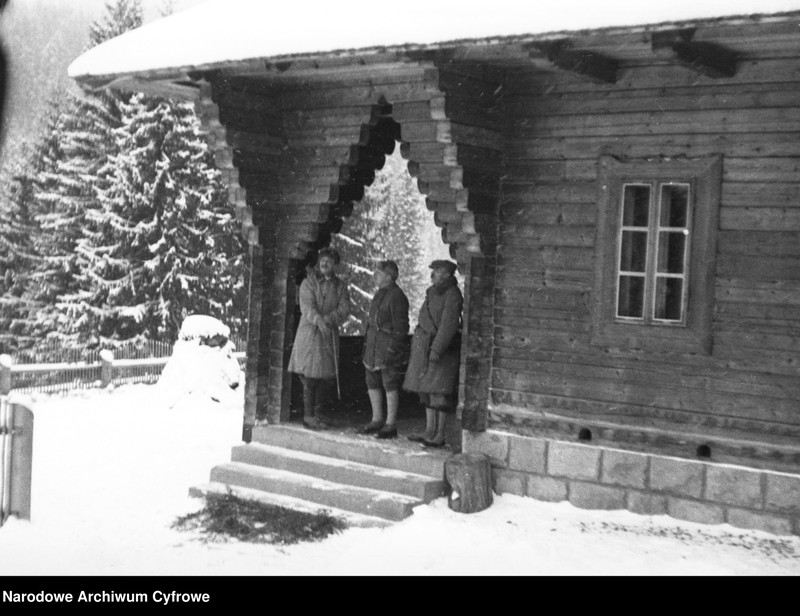 image.from.unit.number "Polowanie na niedźwiedzie w nadleśnictwie Sołotwina, w lasach należących do hrabiego Adama Zdzisława Zamoyskiego"