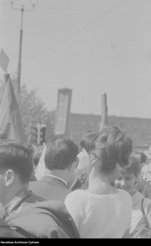 image.from.unit.number "Pochód pierwszomajowy w Warszawie"