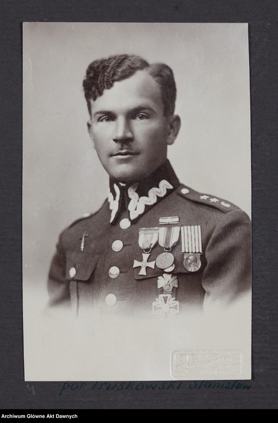 image.from.unit.number "Zbiór fotografii. Album korpusu oficerskiego 6 pułku piechoty Legionów."