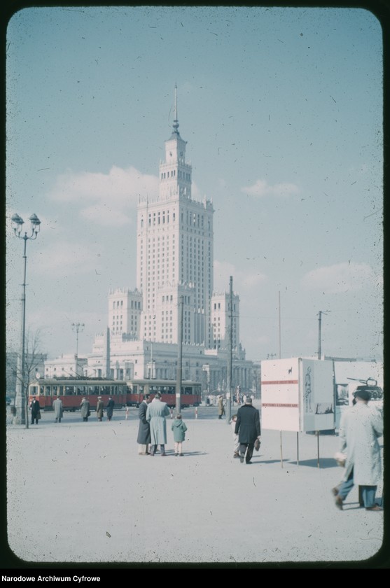 image.from.unit.number "Widoki Warszawy na trasie: Hoża - Plac Konstytucji - Aleja Wyzwolenia - plac Zbawiciela - Marszałkowska - Aleje Jerozolimskie"
