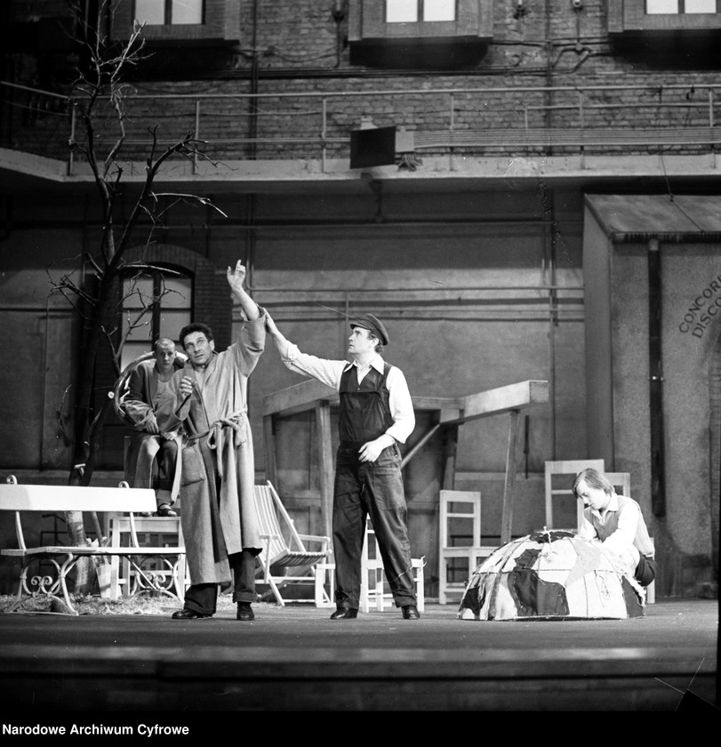 image.from.unit.number "Warszawa. Teatr Nowy - sztuka "Senat szaleńców""