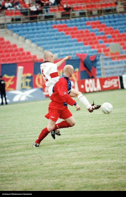 image.from.unit.number "Mecz piłki nożnej Pogoń Szczecin-Łódzki Klub Sportowy 2 sierpnia 1998 roku (1:1)"