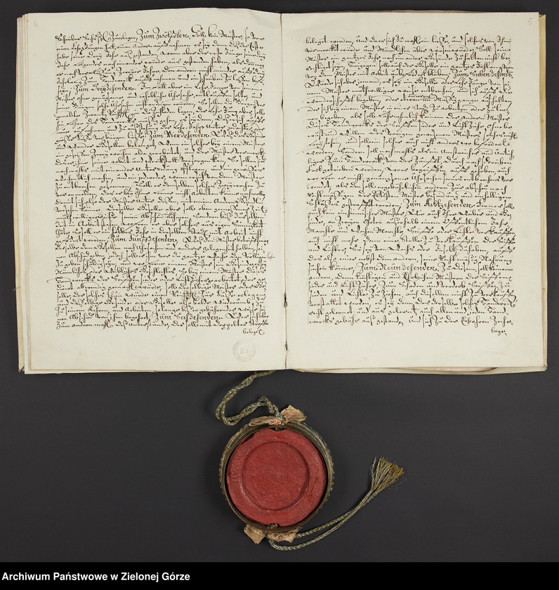 image.from.unit.number "[August II [Saski], król polski [...] elektor saski [...] potwierdza cechowi mydlarzy i świecarzy we Wschowie i transumuje postanowienia statutowe"