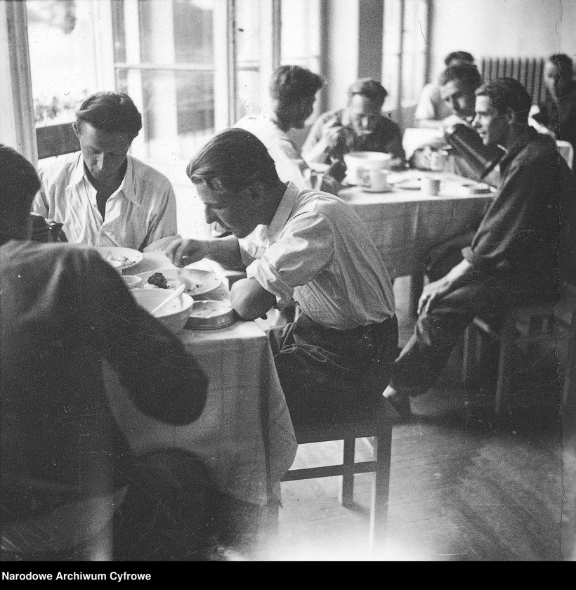 image.from.unit.number "Członkowie organizacji paramilitarnej "Służba Polsce""