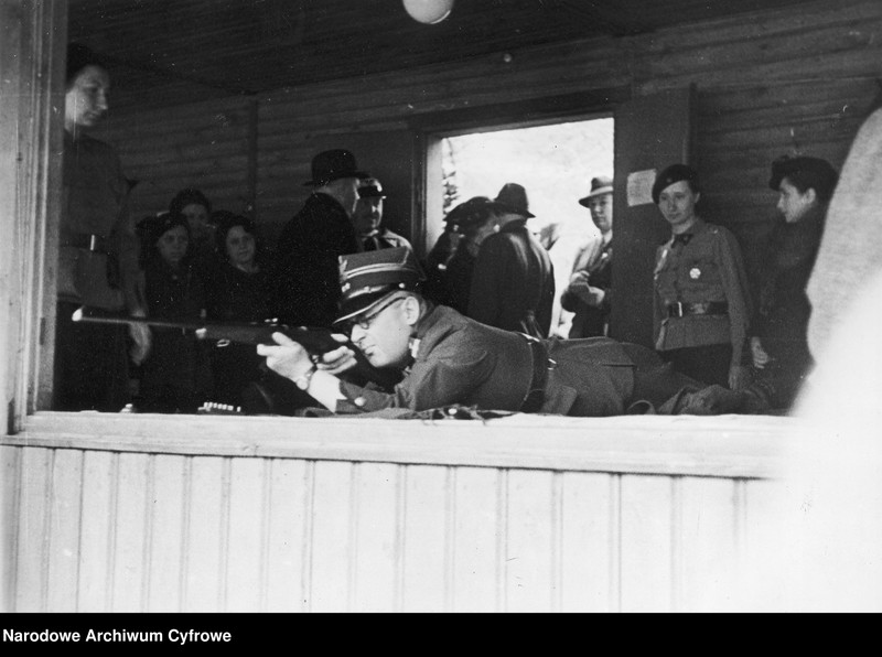 Obraz 2 z jednostki "Centralne Zawody Strzeleckie Kobiet w Warszawie"