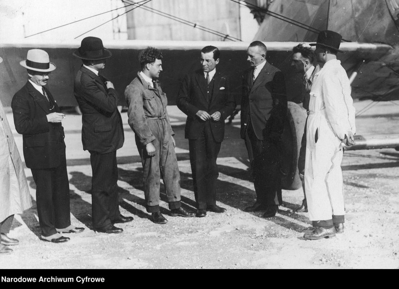 image.from.unit.number "Pierwszy lot transatlantycki majorów Kazimierza Kubali i Ludwika Idzikowskiego"