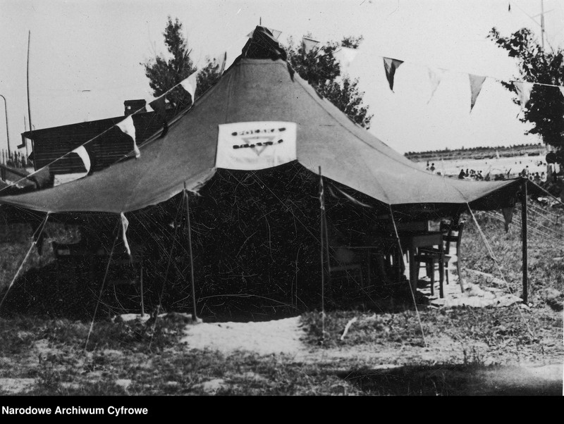 image.from.unit.number "Obóz Związku Młodzieży Chrześcijańskiej YMCA nad Wisłą"