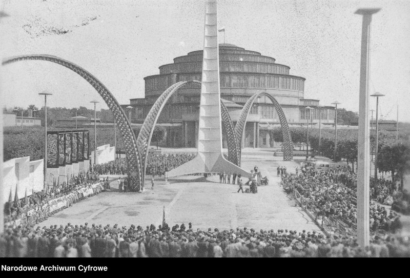 image.from.unit.number "Próbne ćwiczenia zjednoczonej młodzieży we Wrocławiu"