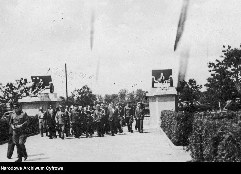 Obraz 6 z jednostki "Uczestnicy Zjazdu Komitetów Słowiańskich podczas wizyty we Wrocławiu"