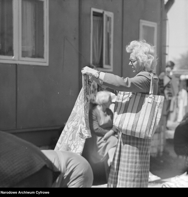 image.from.unit.number "Bazar przy ul. Paderewskiego w Rembertowie"