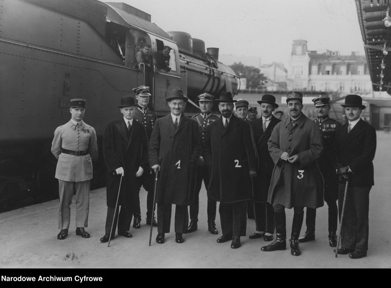 image.from.unit.number "Wręczenie sztandarów 44 i 45 pułkom piechoty"