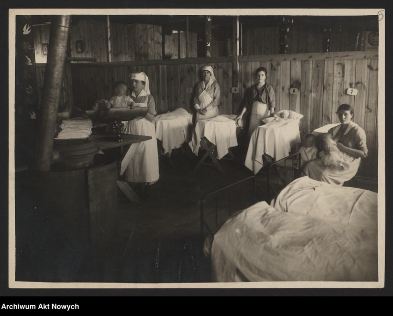 image.from.unit.number "Działalność H. Paderewskiej w Polskim Białym Krzyżu. Działalność Polskiego Białego Krzyża. Fotografie t.II"