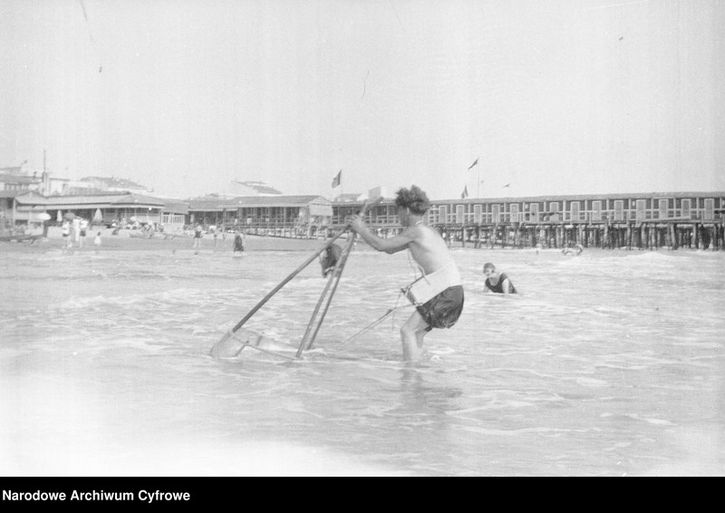 image.from.unit.number "Wypoczynek rodziny Lis-Olszewskich na plaży w Viareggio"