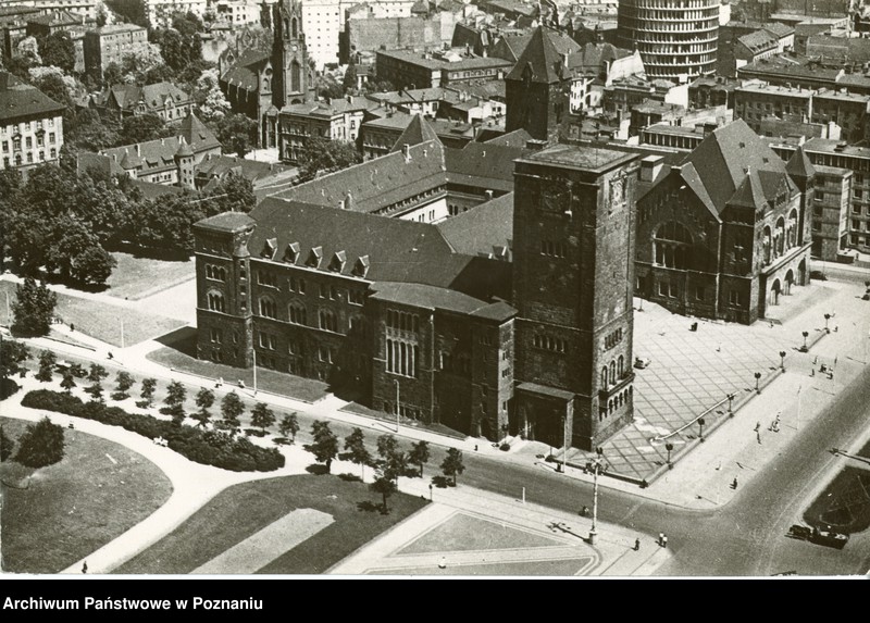 Obraz 1 z jednostki "Poznań - fragment miasta z lotu ptaka [m.in.: Zamek, Dom Towarowy "Okrąglak", kościół św. Pawła]"