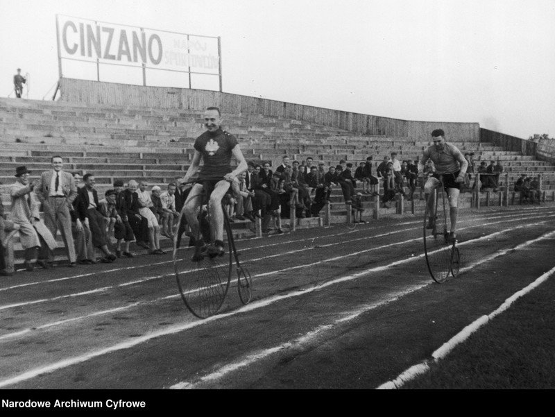 image.from.unit.number "Wielka rewia asów sportu zorganizowana przez Związek Dziennikarzy Sportowych na rzecz Funduszu Obrony Narodowej Zdzisław Nowak"