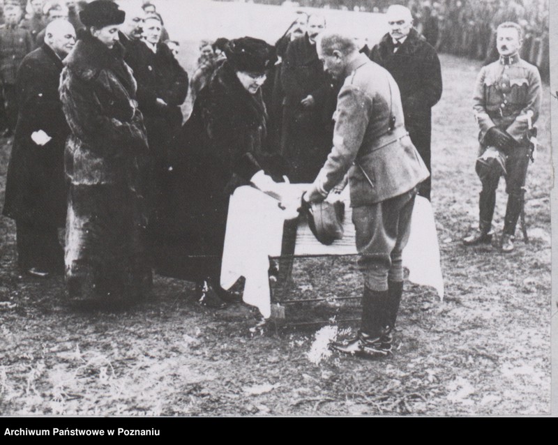 Obraz 5 z jednostki "Wręczenie sztandaru 9 Pułkowi Strzelców Wielkopolskich."
