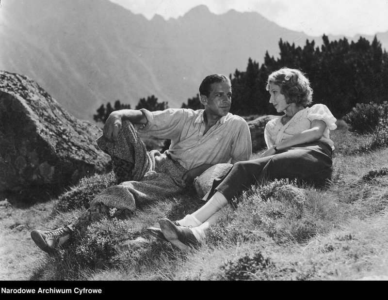 image.from.unit.number "Film "Zamarłe echo""