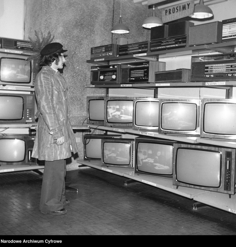 image.from.unit.number "Sklep RTV przy ul. Żelaznej w Warszawie"