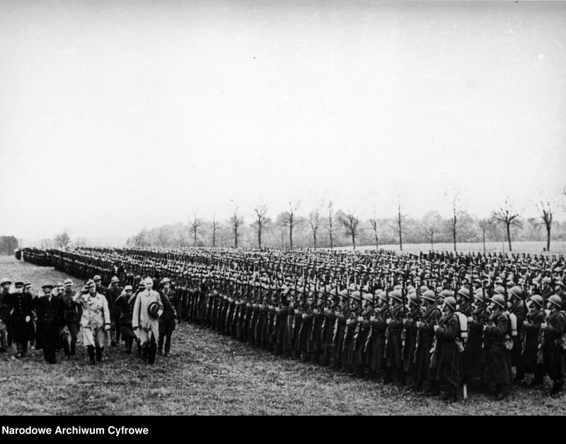 image.from.unit.number "1 Dywizja Grenadierów Wojska Polskiego we Francji - obchody święta 3 Maja i uroczystość nadania miana Grenadierów odbywające się przy szosie Autreville-Martigny"