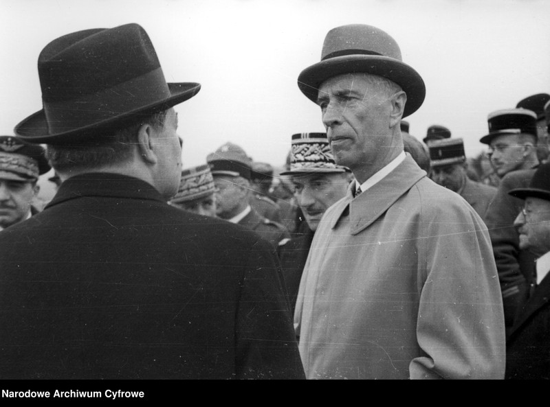 image.from.unit.number "1 Dywizja Grenadierów Wojska Polskiego we Francji - obchody święta 3 Maja i uroczystość nadania miana Grenadierów odbywające się przy szosie Autreville-Martigny"