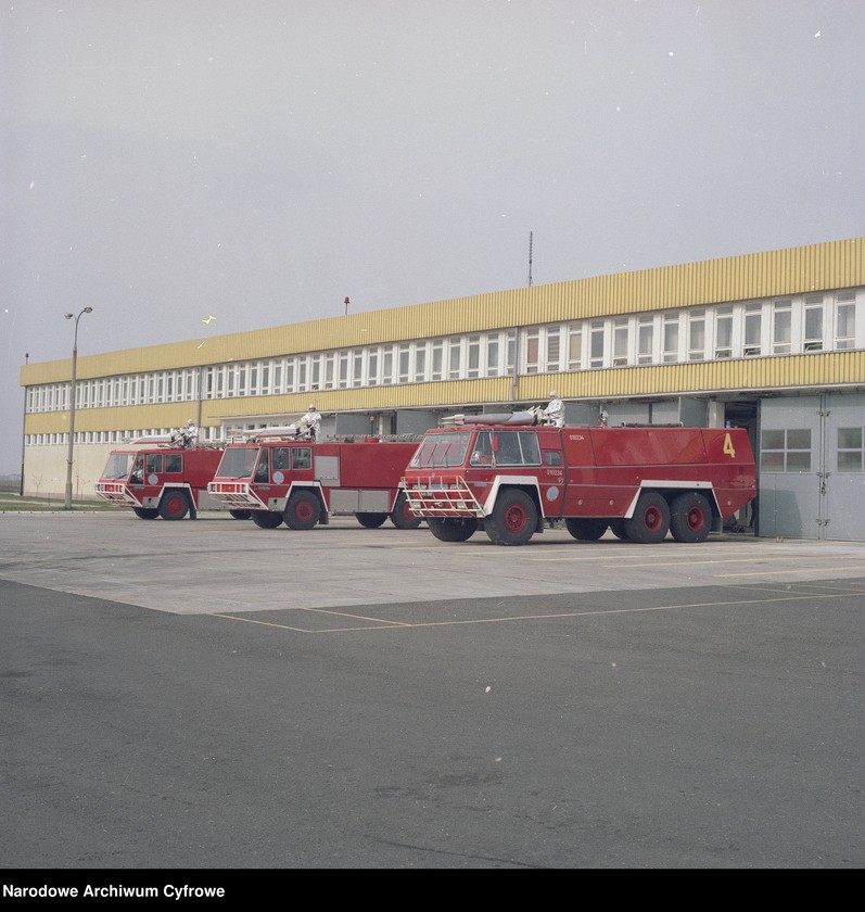 image.from.unit.number "Lotniskowa Straż Pożarna w Porcie Lotniczym Warszawa-Okęcie"