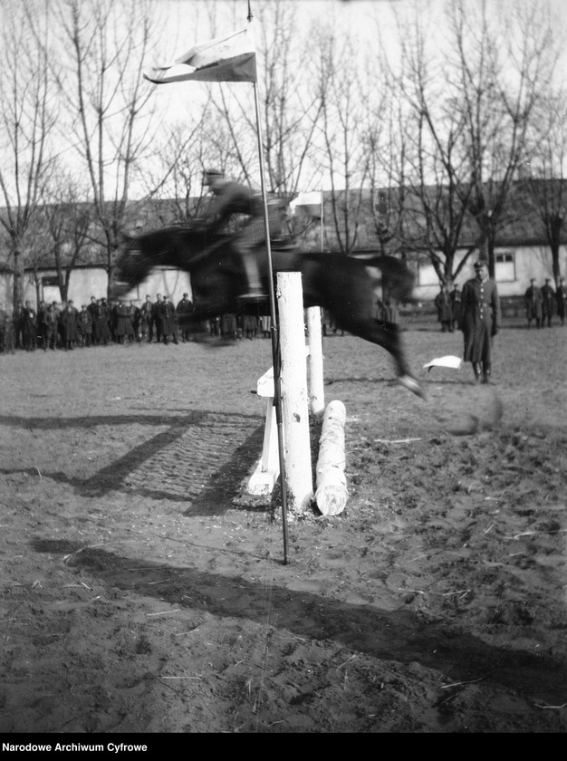 image.from.unit.number "Zawody w Szwadronie Przybocznym Naczelnika Państwa na terenie koszar przy ulicy 29 Listopada w Warszawie"