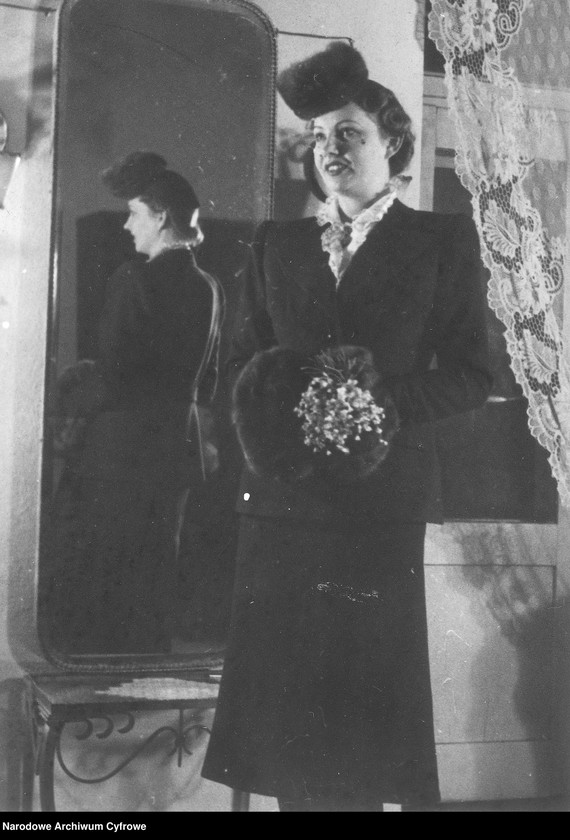 image.from.collection.number "Moda damska lata 1940111"