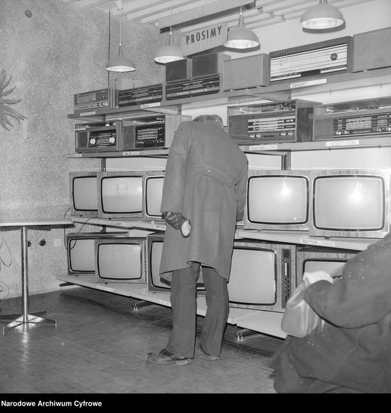 image.from.unit.number "Sklep RTV przy ul. Żelaznej w Warszawie"