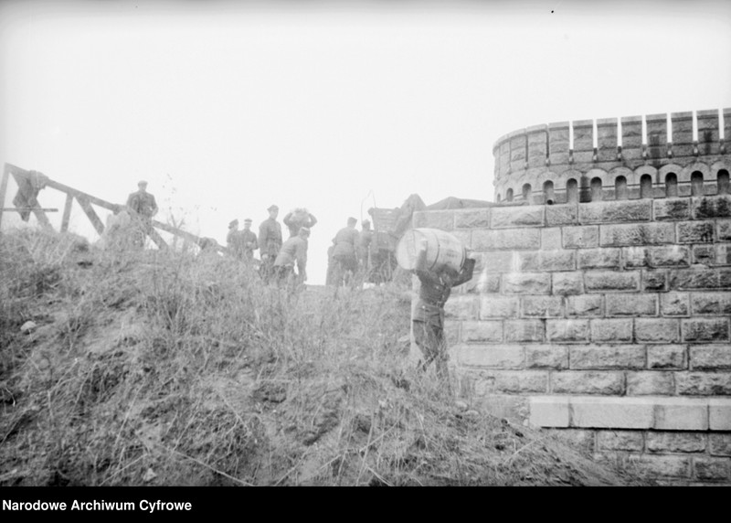 image.from.unit.number "Twierdza Modlin"