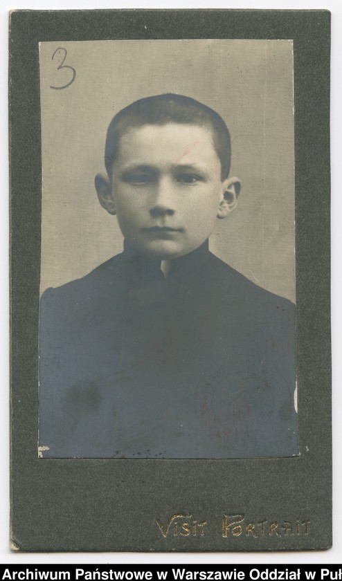 Obraz 13 z kolekcji "Chłopcy w niebieskich mundurkach... - uczniowie pułtuskiego Gimnazjum z okresu I wojny światowej"