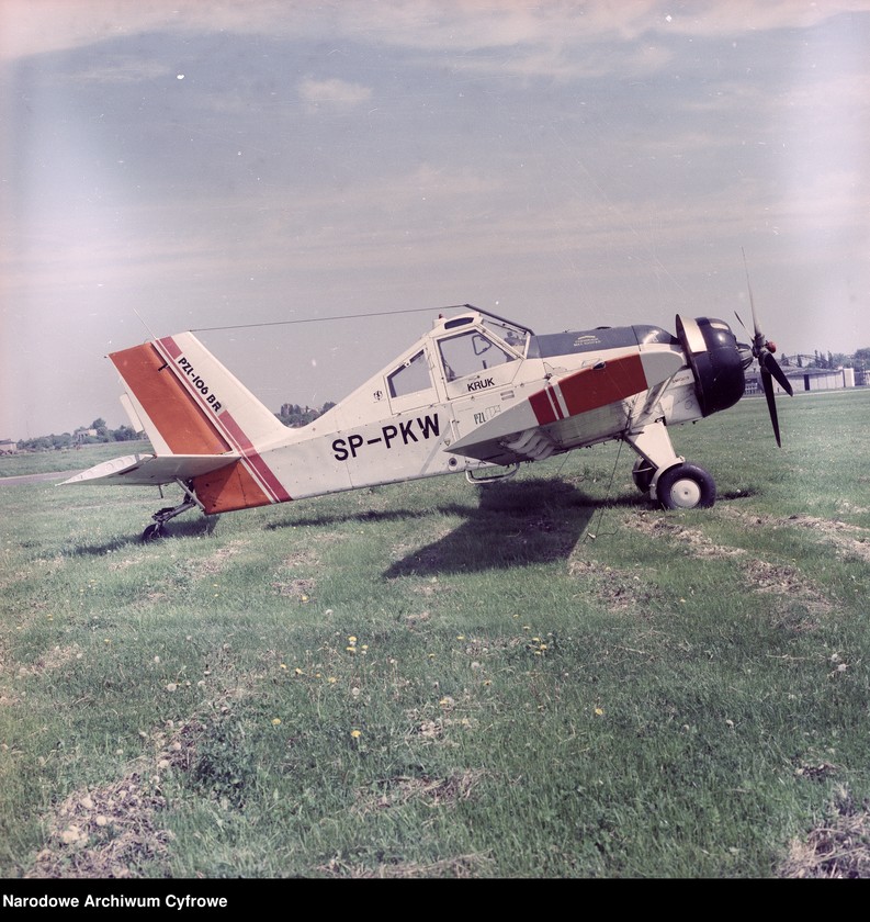 image.from.unit.number "Pierwszy egzemplarz samolotu PZL-106 BS Kruk (SP-PKW)"