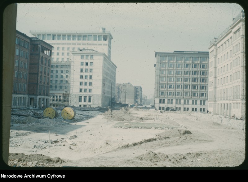 image.from.unit.number "Widoki Warszawy na trasie: Hoża - Plac Konstytucji - Aleja Wyzwolenia - plac Zbawiciela - Marszałkowska - Aleje Jerozolimskie"