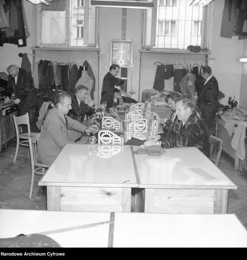 image.from.unit.number "Przedsiębiorstwo Krawiecko-Kuśnierskie Stołecznego Przemysłu Terenowego "Ambasador""