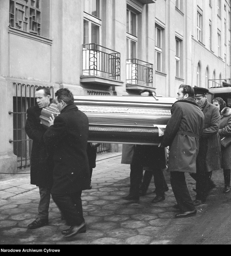 Obraz 9 z jednostki "Pogrzeb działacza Zjednoczonego Stronnictwa Ludowego w Warszawie"