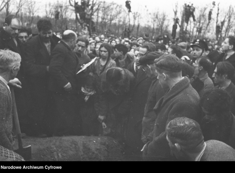 Obraz 17 z jednostki "Pogrzeb przywódcy narodu cygańskiego Matejasza Kwieka"