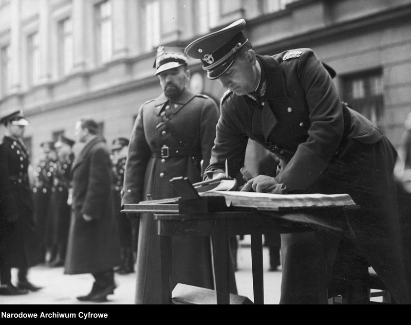 image.from.unit.number "Szef Głównego Urzędu Policji Porządkowej (Ordnungspolizei-OrPo) general der Polizei Kurt Daluege podczas pobytu w Warszawie"