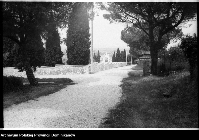 image.from.unit.number "Włochy. Polskie cmentarze wojenne w Casamassima i Loreto"