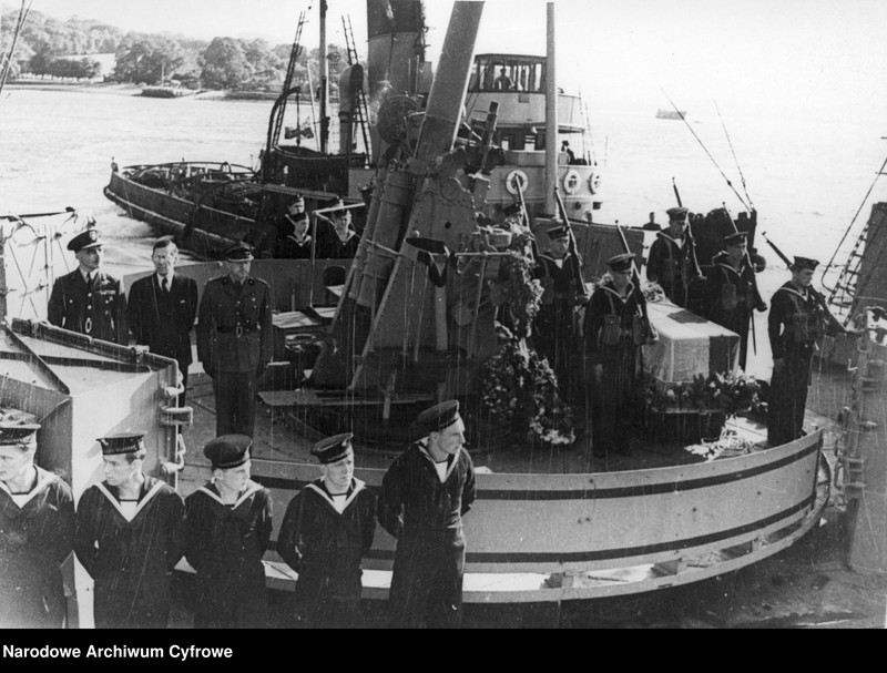 Obraz 9 z jednostki "Uroczystości pogrzebowe w Plymouth, po śmierci generała Władysława Sikorskiego"