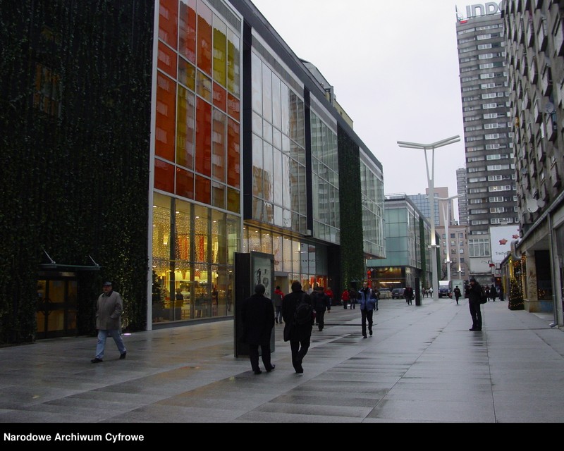 image.from.unit.number "Warszawa. Pasaż Wiecha. Wystawa "Ściana Wschodnia czyli spacerkiem po Pasażu Wiecha""