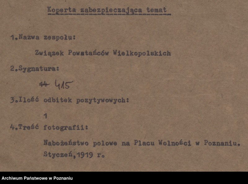 Obraz 4 z jednostki "Nabożeństwo polowe na Placu Wolności w Poznaniu. Zbliżenie ołtarza."