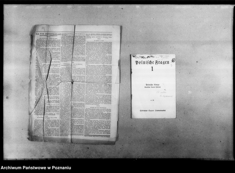 image.from.unit.number "Historia Polski w języku niemieckim w broszurze "Polnische Könige" oraz w gazecie "Deutsche Warschauer Zeitung", ponadto rozprawa o pożyczce wojennej [język niemiecki] i gazeta francuska z 1894 roku "Le Petit Temps" z artykułu na temat socjalizmu we Włoszech"