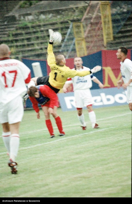 image.from.unit.number "Mecz piłki nożnej Pogoń Szczecin-Łódzki Klub Sportowy 2 sierpnia 1998 roku (1:1)"