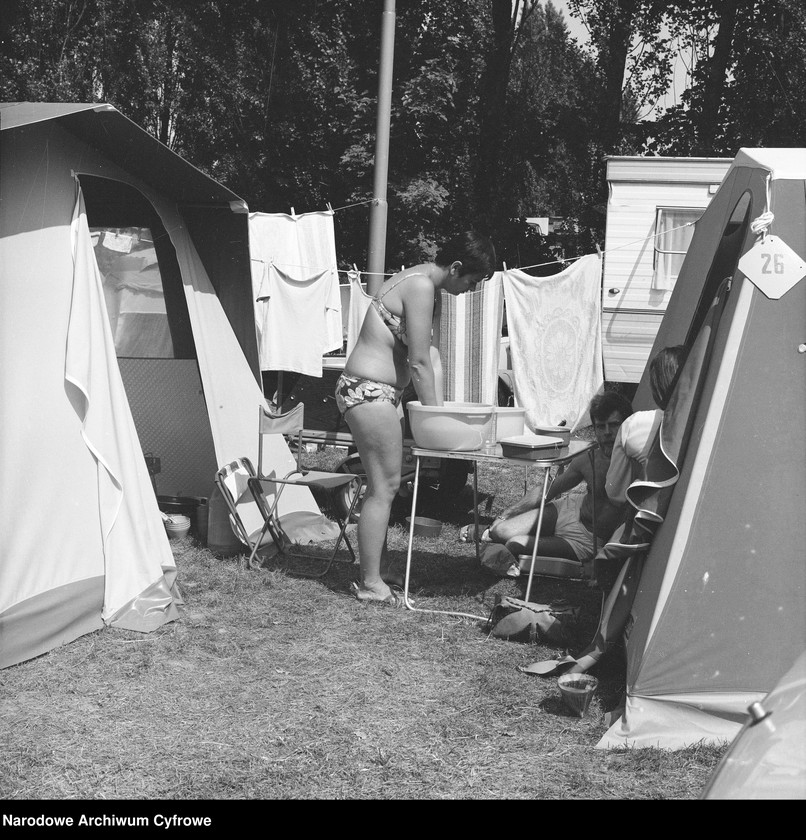 image.from.unit.number "Kemping nr 34 przy ul. Żwirki i Wigury w Warszawie"