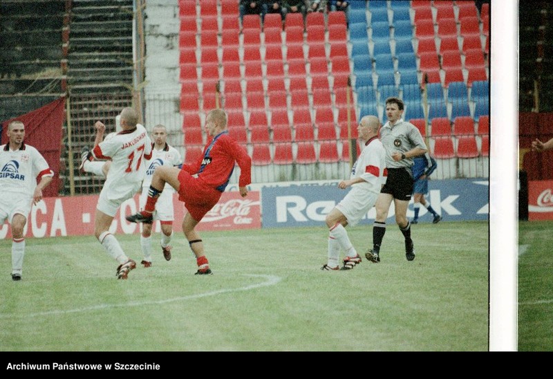 image.from.unit.number "Mecz piłki nożnej Pogoń Szczecin-Łódzki Klub Sportowy 2 sierpnia 1998 roku (1:1)"